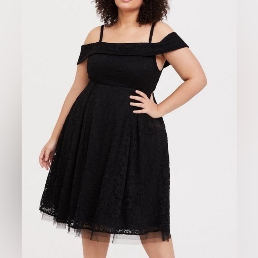 NWOT Women’s torrid 16 Mini Lace Off-Shoulder Skater Black Formal Dress